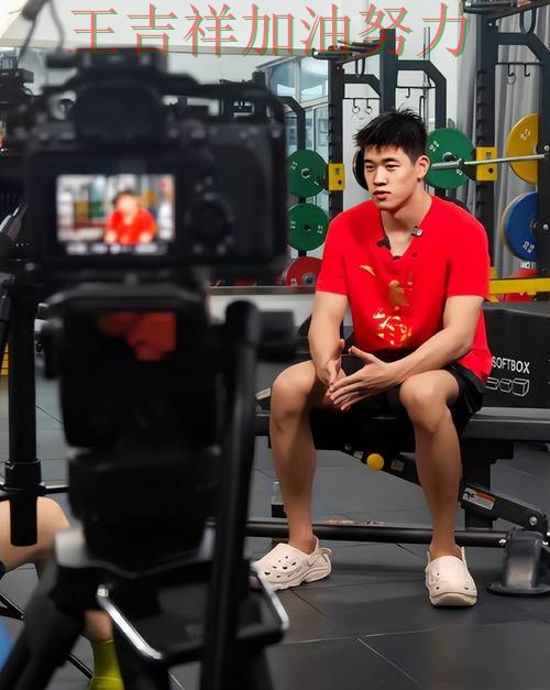 潘展乐在世乒赛中赛后发声回应外界质疑 使竞争形势愈发激烈